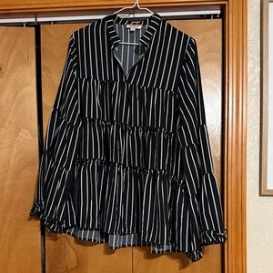 ANDREE BY UNIT Black and White Striped Blouse